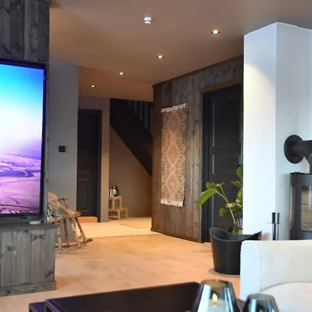 Stort Hus Med Jaquzzi