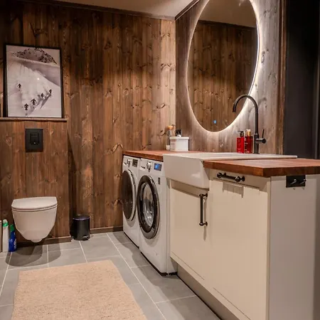 Stort Hus Med Jaquzzi