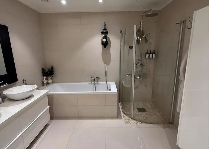 Luxury With Jacuzzi Сasa de vacaciones